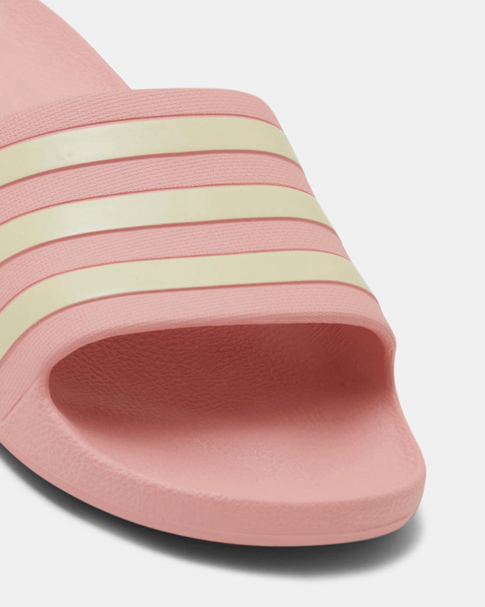 Adilette aqua hot sale slides pink