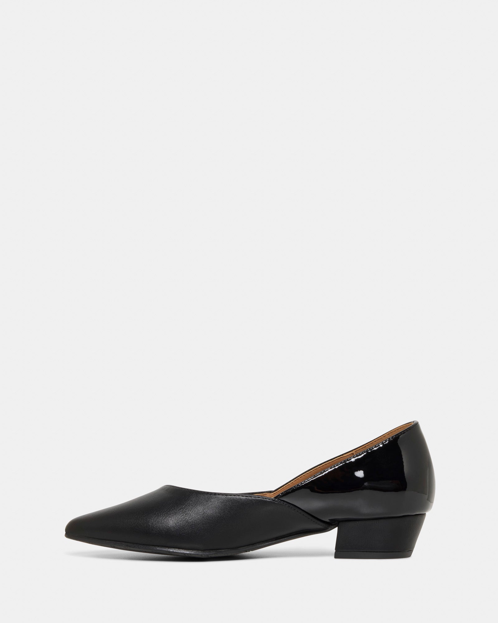 Trace W Black/Black Patent